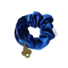 Load image into Gallery viewer, Pocket Hair Scrunchie
