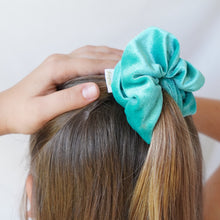 Load image into Gallery viewer, Pocket Hair Scrunchie
